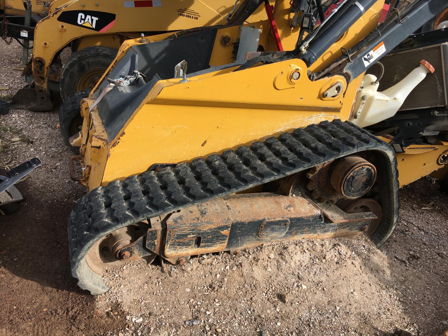 ./imagenes/INVOICE/2019/14662/MINICARGADOR JOHN DEERE 323E (5).JPG